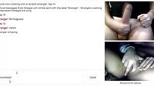 கொம்பு குழந்தை தன் கழுதையில் அதை விரும்புகிறது