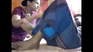 பிராட்டி சிஸ்: பார்ன்ஹெச்டியில் ரோசலின் ஸ்பிங்க்ஸ் மற்றும் ஆண்டி ரோஸுடன் மாற்றாந்தாய்களின் பேண்ட்டை கீழே இழுக்காதே