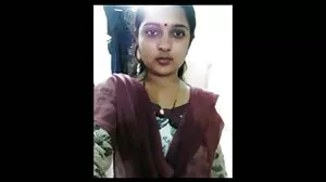 சிகிச்சையாளர் இளம் மாணவருக்கு அவளது புண்டையை பரிந்துரைக்கிறார்!