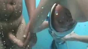 புஸ் இன் பூட்ஸ் டேலியா ஸ்கை கரடுமுரடானது