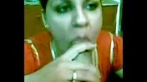சக ஊழியர் பேங்க்ஸ் ஏமாற்றுதல் MILF