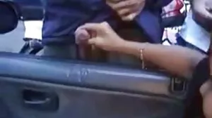 திருமதி எலிஷ் BFF இன் அப்பாவின் பெக்கரை அணிந்துள்ளார்!