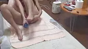 ப்ளாண்ட் MILF புதிய இறைச்சிக்காக வெளியிடப்பட்டது