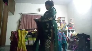 பூல் பாய் செக்ஸ் பட்டியலிட்டது பெரிய டைட்டிட் பாஸ் லேடி!
