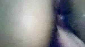 அழகான லத்தினாவிற்கு கருப்பு டாங்