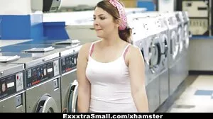 Curvaceous PAWG MILF ஒரு தனி சமையலறை தேவதை!
