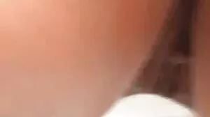 மில்க்மேன் அலுராவின் பால் மீசையை மேம்படுத்துகிறார்