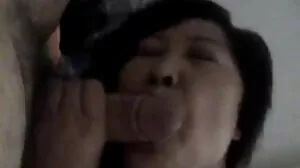 MILF எமிலி அடிசனின் புஸ்ஸியை அழிக்கும் நபர் w கிளிப்போர்டு