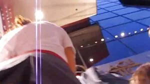 சிகிச்சைக்கு பணம் செலுத்த ஆசிய டீன் ஏஜ் மாற்று வழி