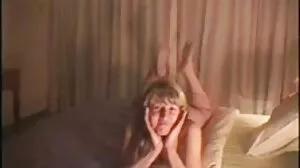 Busty Lou Lou இன் ஆத்திரமூட்டும் போல் நடனம் சிறப்பு